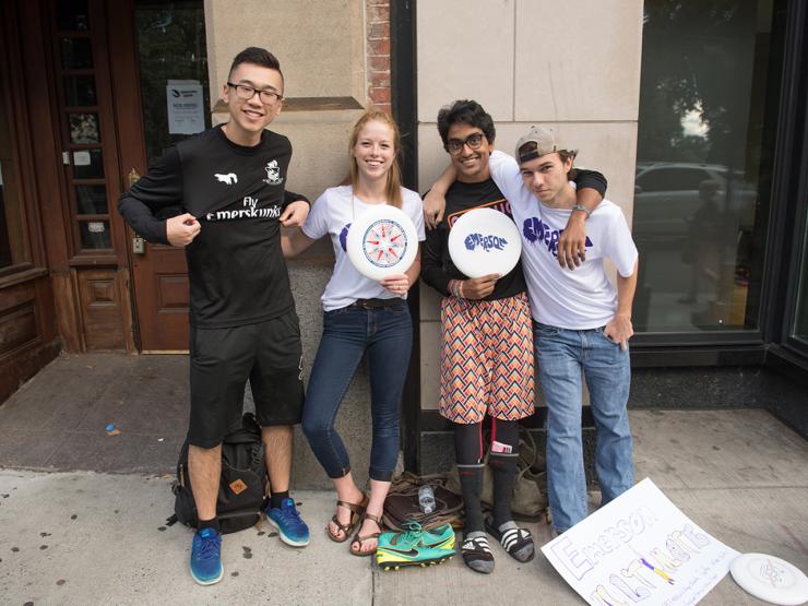 Students in Ultimate Disc Club posing outside of Org Fair
