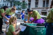 new students moving onto campus