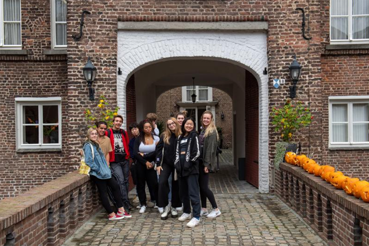 Emerson students at Kasteel Well