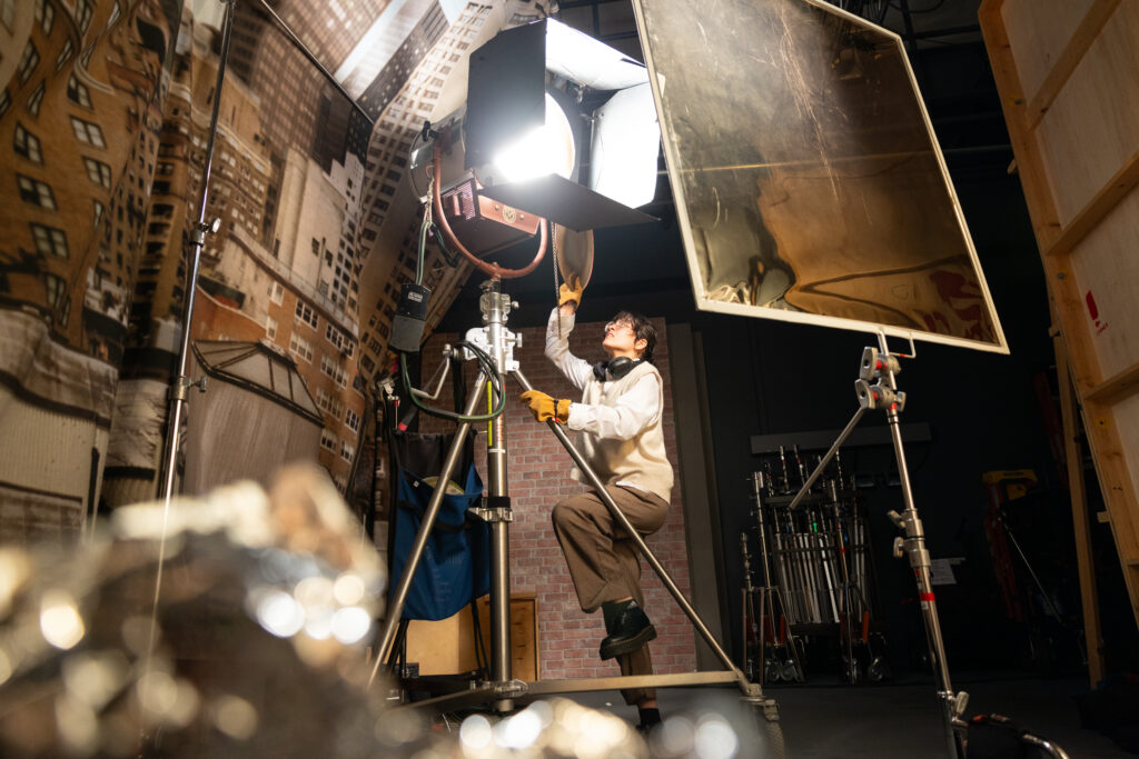 Students learn lighting design on real soundstages. (Photo by Sami Ahmad ’20)