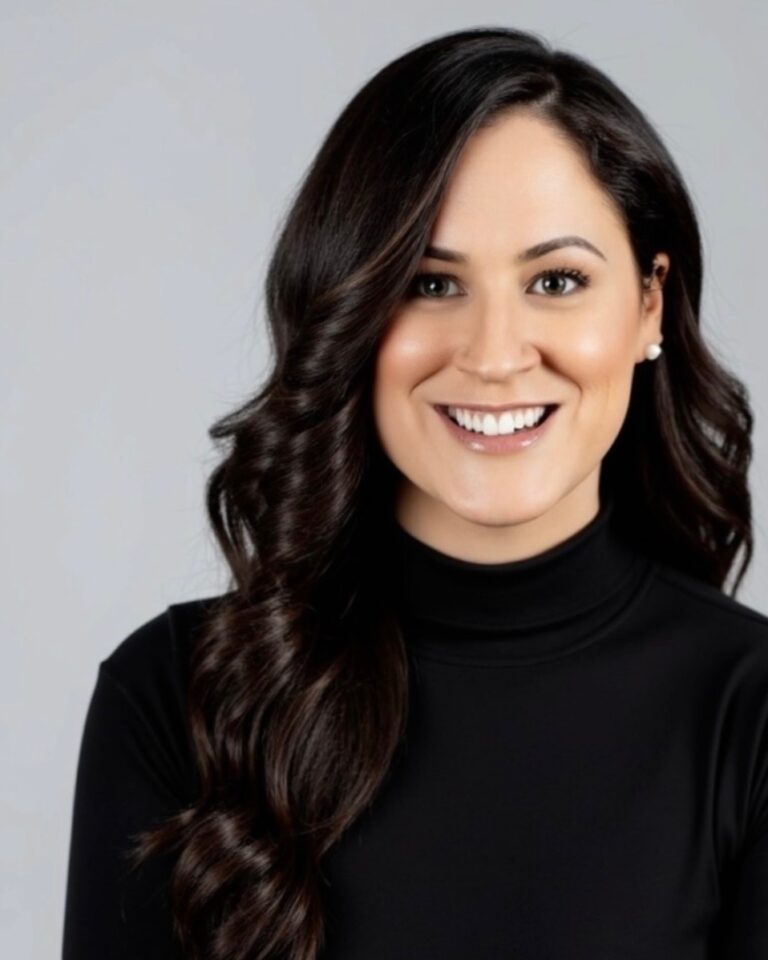Holly Tarnower Headshot