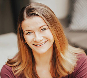 Julia Thomas Headshot