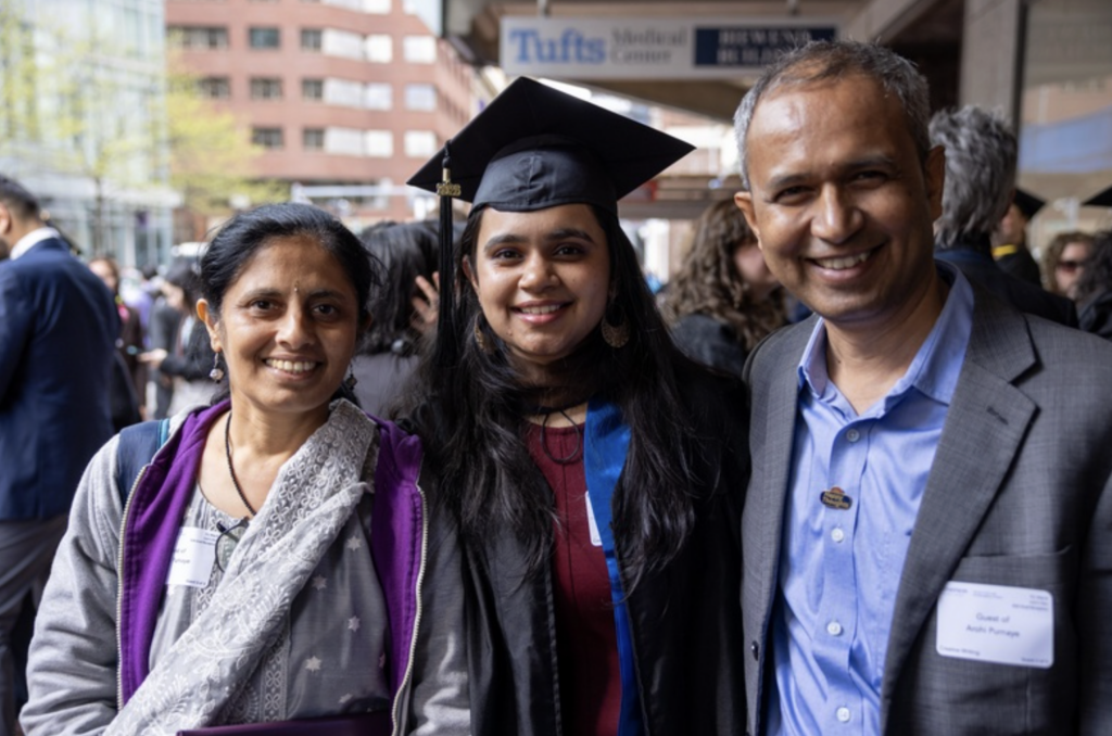 A graduate with their parents
